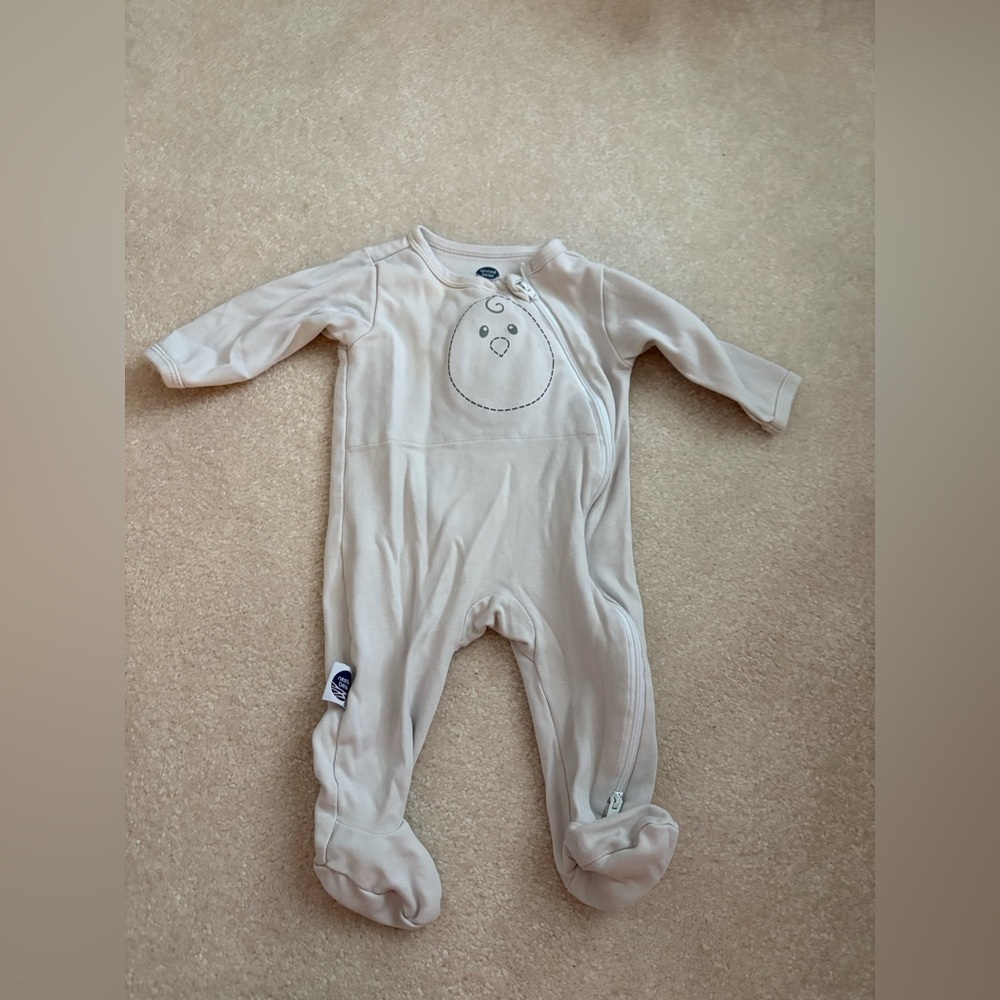 🌸5/$50🌸Nested Bean Cream Zen Footie Classic